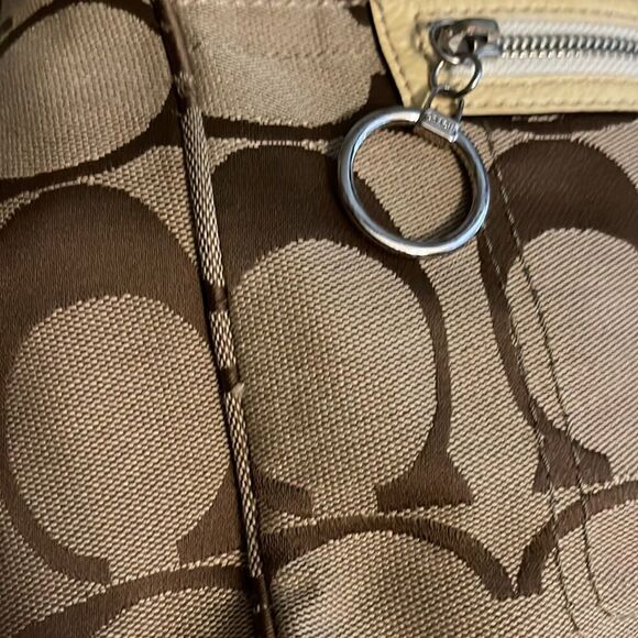 Coach Daisy Signature canvas tote Purse - Picture 4 of 10